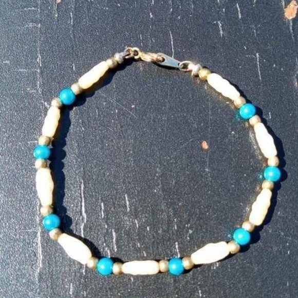 VINTAGE FRESHWATER PEARLS WITH GOLD TONE AND BLUE BEAD ACCENTS - Picture 3 of 5